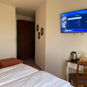 Betty's House Bed & Breakfast